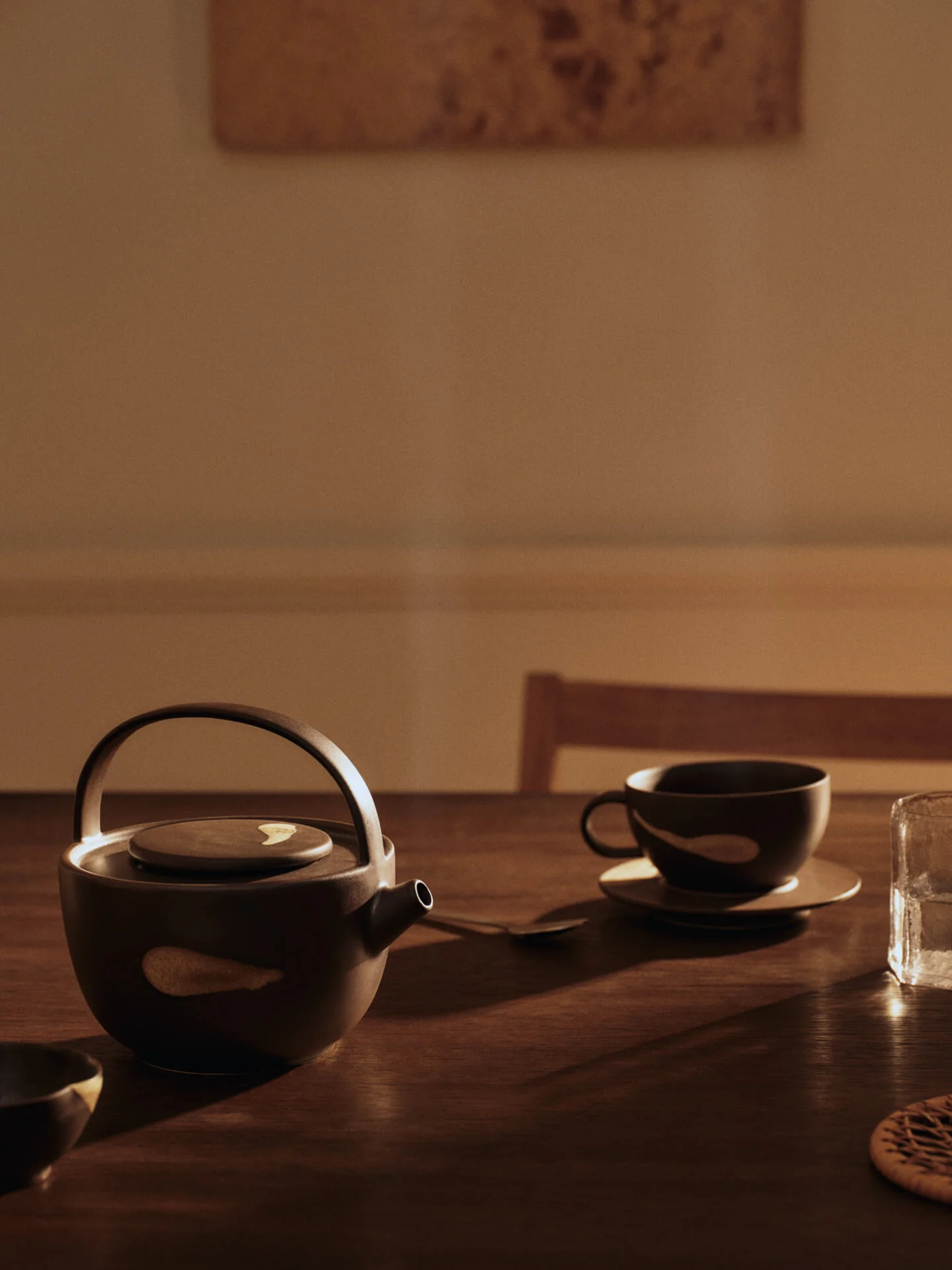 Koyo Cup with Saucer - Dark Brown/Buff - Image 2